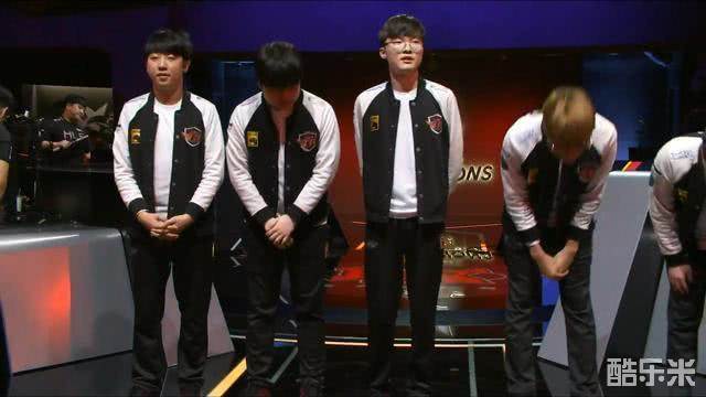 内打入两球 内打入两球