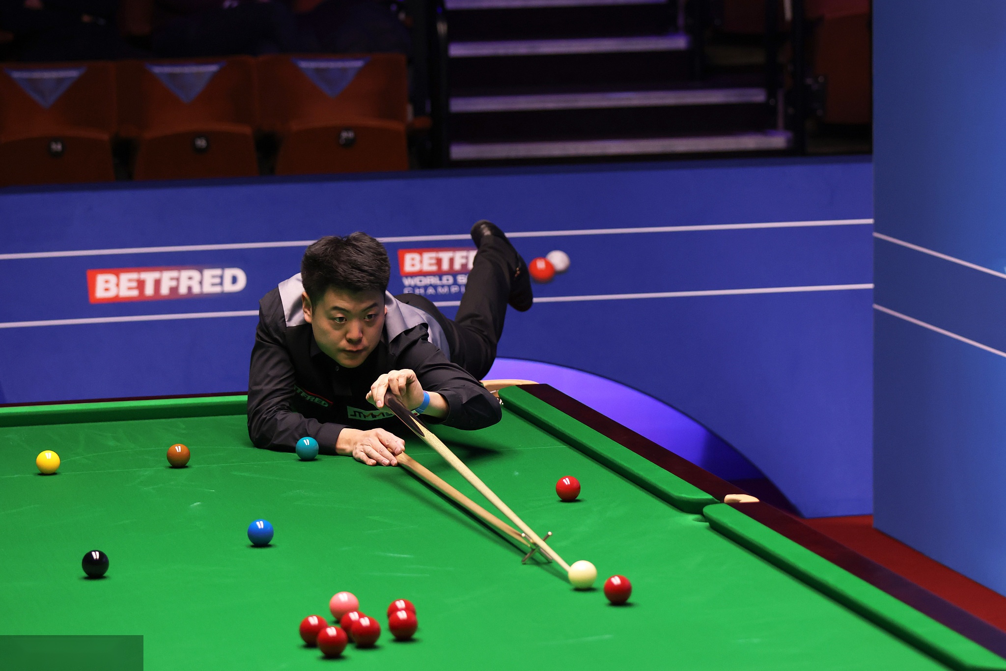 然而事实证 然而事实证